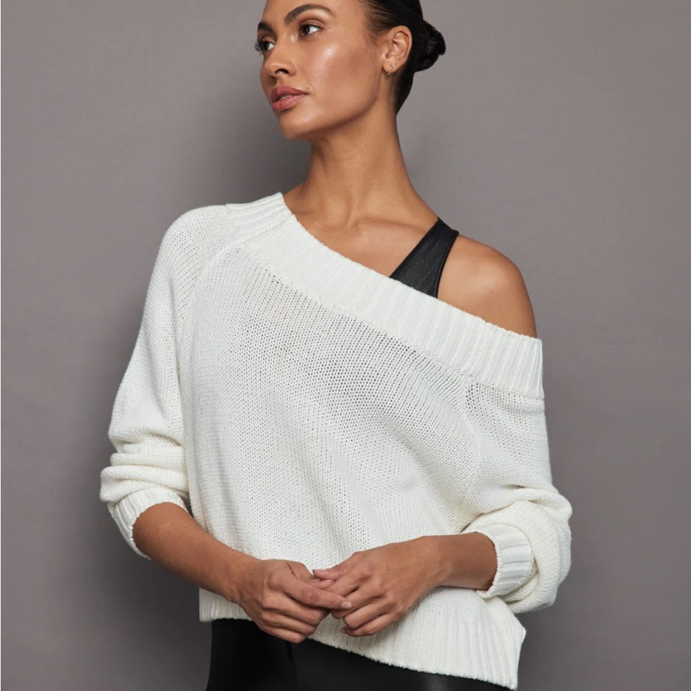 NWT Carbon 38 Women’s Off-the-Shoulder Knit Sweater in White